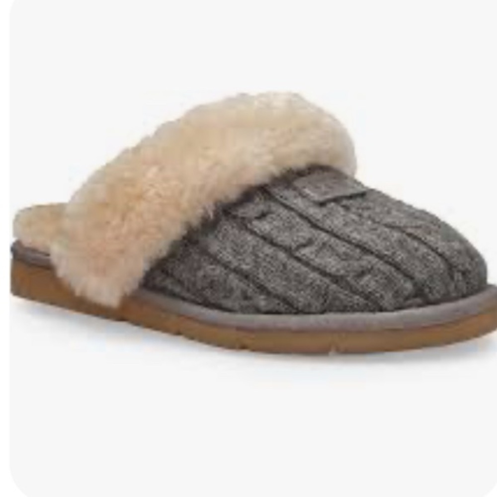 UGG Cozy Knit Slippers Size 7